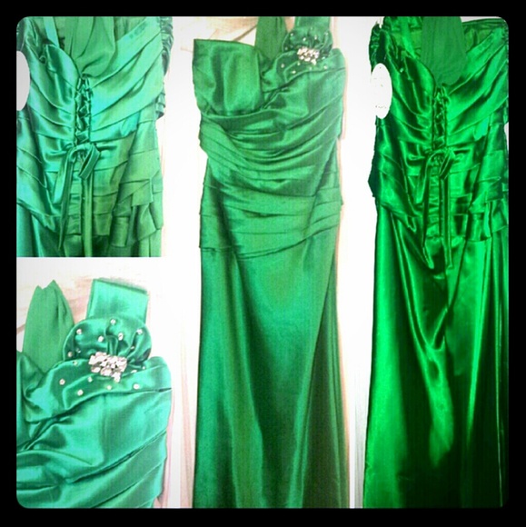 cindy Dresses & Skirts - Formal dress emerald green size 12/14 XL